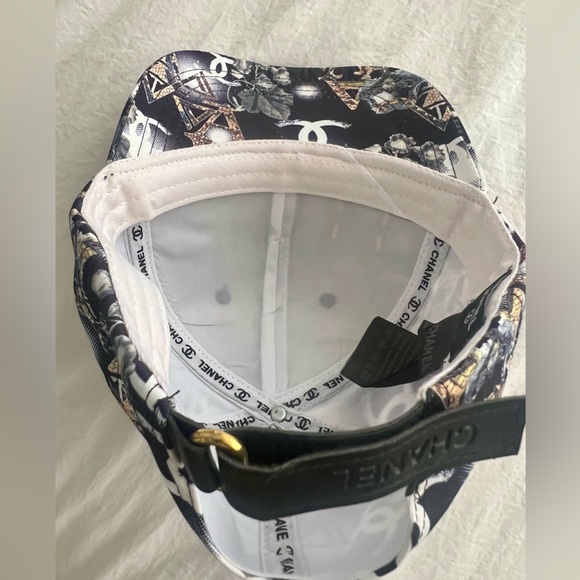 👑✅PRICE FIRM✅Women’s Stylish Black CC Fashion Cap with Gold Tone Charm - Picture 9 of 16